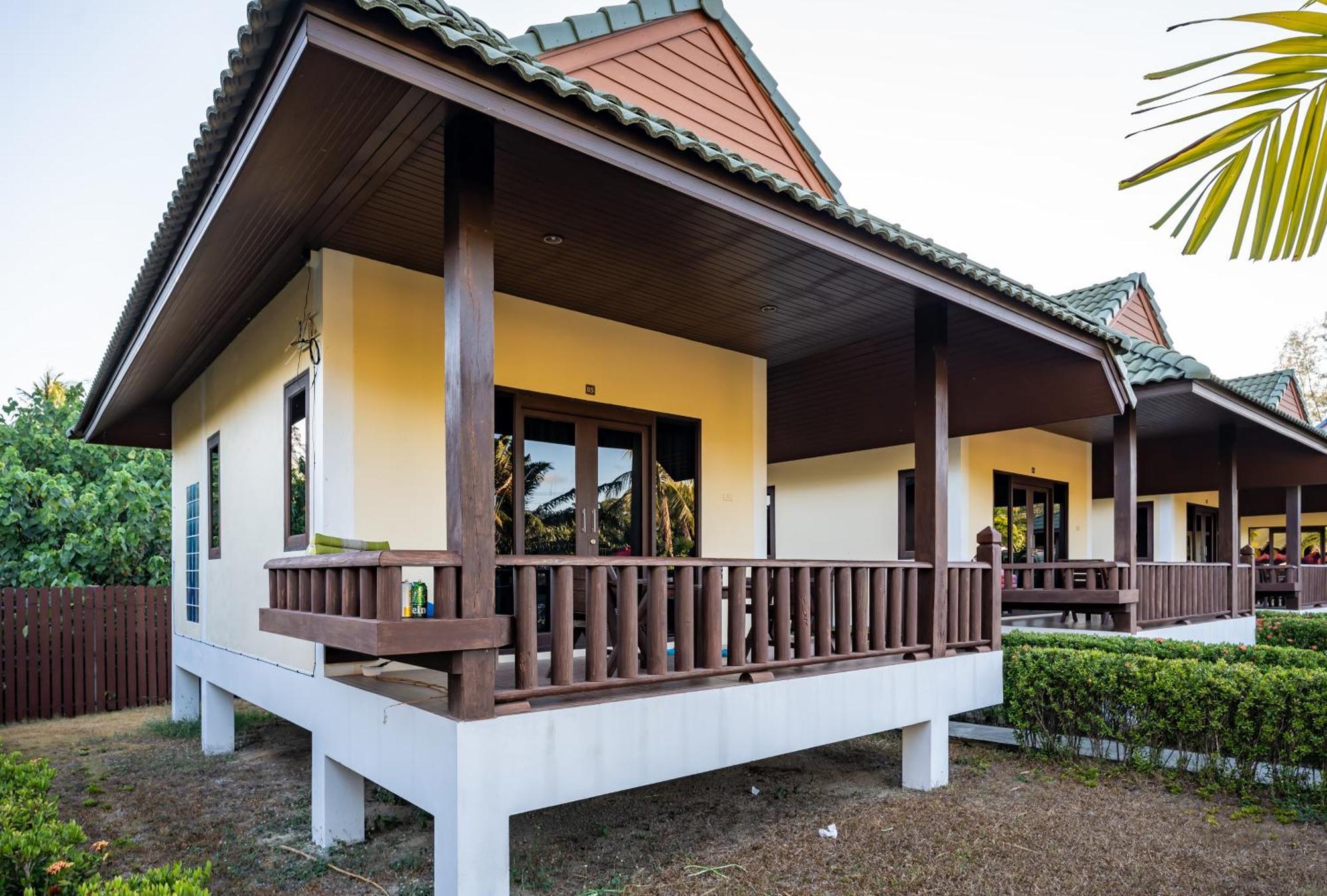 Phatcharee Resort Baan Tai Exterior foto